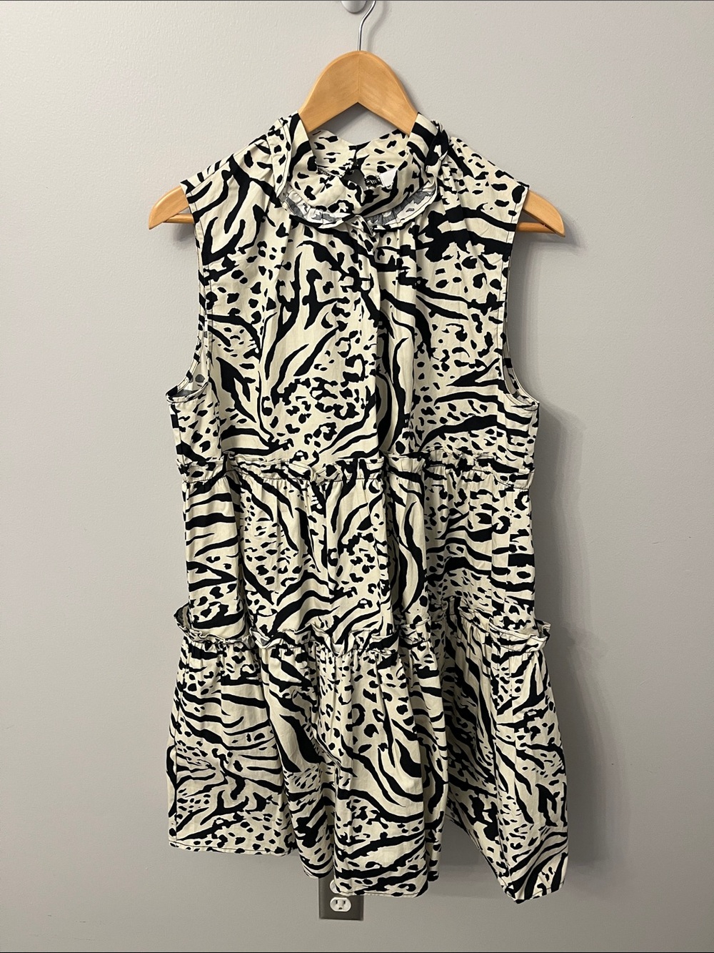 Sleeveless Black and White Patterned Mini Dress